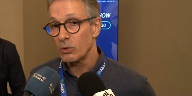 Em agenda no interior de SP, Zema diz que apoiará candidato com bandeira 'anti-PT' em segundo turno
